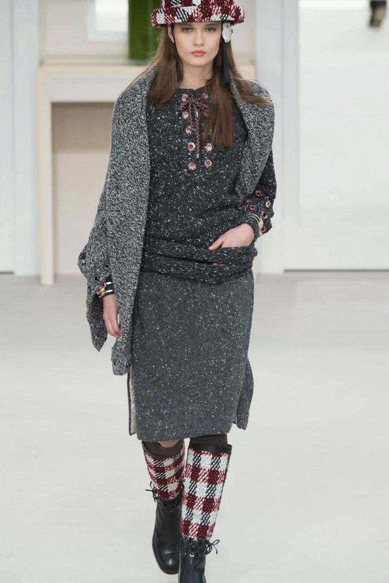 Versão outono-inverno de um chapéu da moda 2017-2018