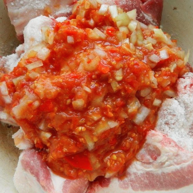 sal e pimenta, adicione o molho